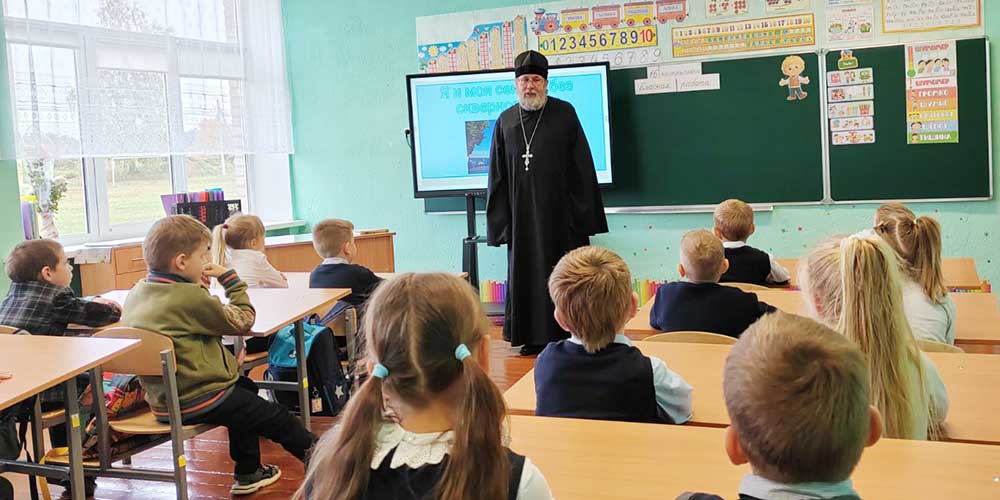 Неделя родительской любви. Протоиерей Сергий Андреев провел уроки с учащимися