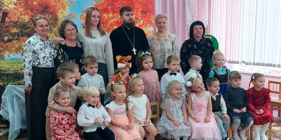 Иерей Никита Баскаков принял участие в утреннике, посвященном Покрову Пресвятой Богородицы и Дню Матери