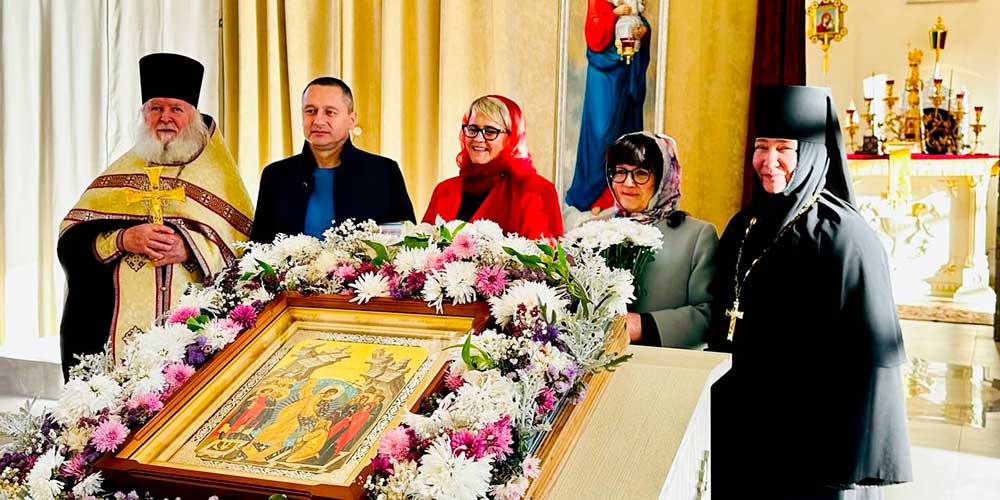 В Бобруйском монастыре Святых Жен-Мироносиц отметили день основания Александро-Невского собора