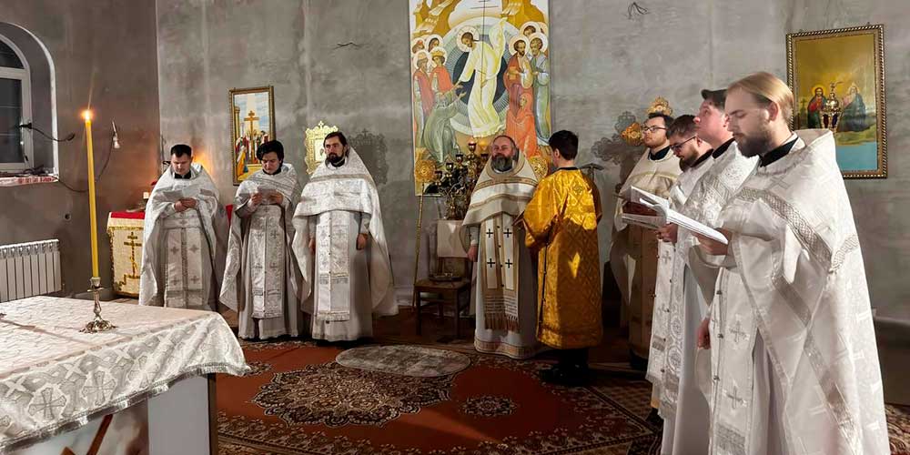 Память апостола и брата Господня Иакова в Проще