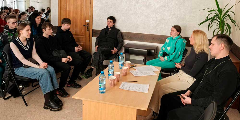Иерей Илья Устимчук встретился с молодежью