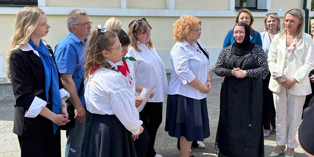 Аллея роз у собора Александра Невского в Бобруйске продолжает преображаться