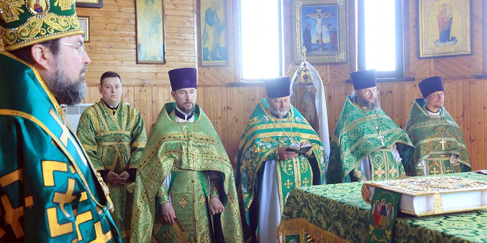 Архиерейская Божественная литургия в храме Святой Живоначальной Троицы д. Турки