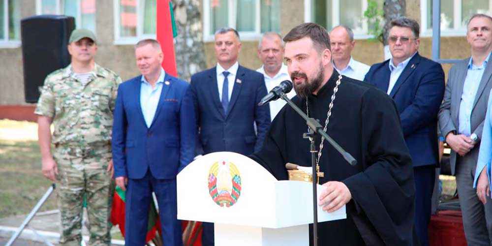 Иерей Артемий Васин принял участие в торжественной церемонии вручения свидетельств выпускникам военно‑патриотического клуба «Зубр»