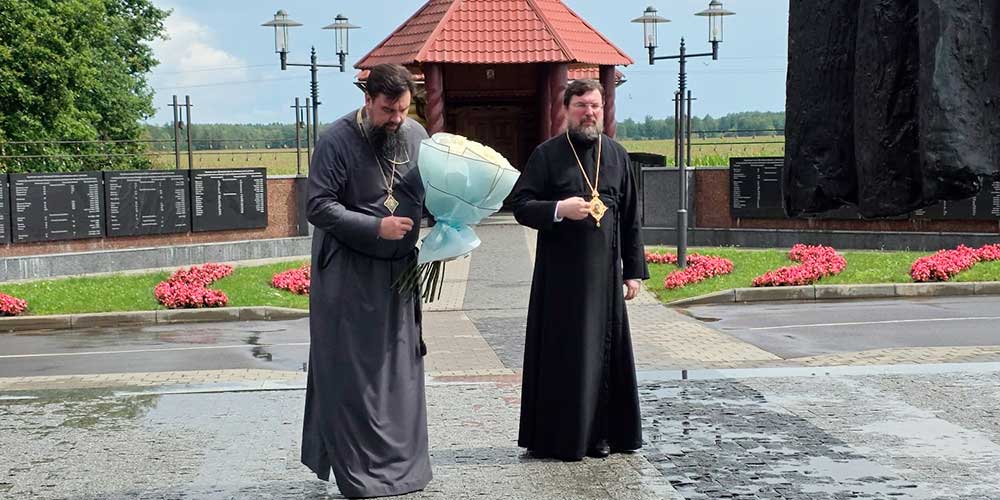 Епископ Серафим совместно с епископом Алексием посетили мемориальный комплекс «Памяти сожженных деревень Могилевской области»