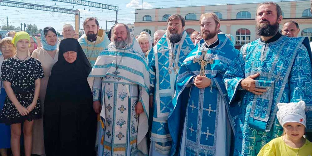 В храме Смоленской иконы Божией Матери «Одигитрия» состоялась Божественная литургия