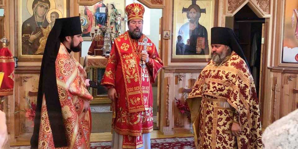 Епископ Серафим совершил праздничное богослужение в Пантелеимоновском храме аг. Дараганово